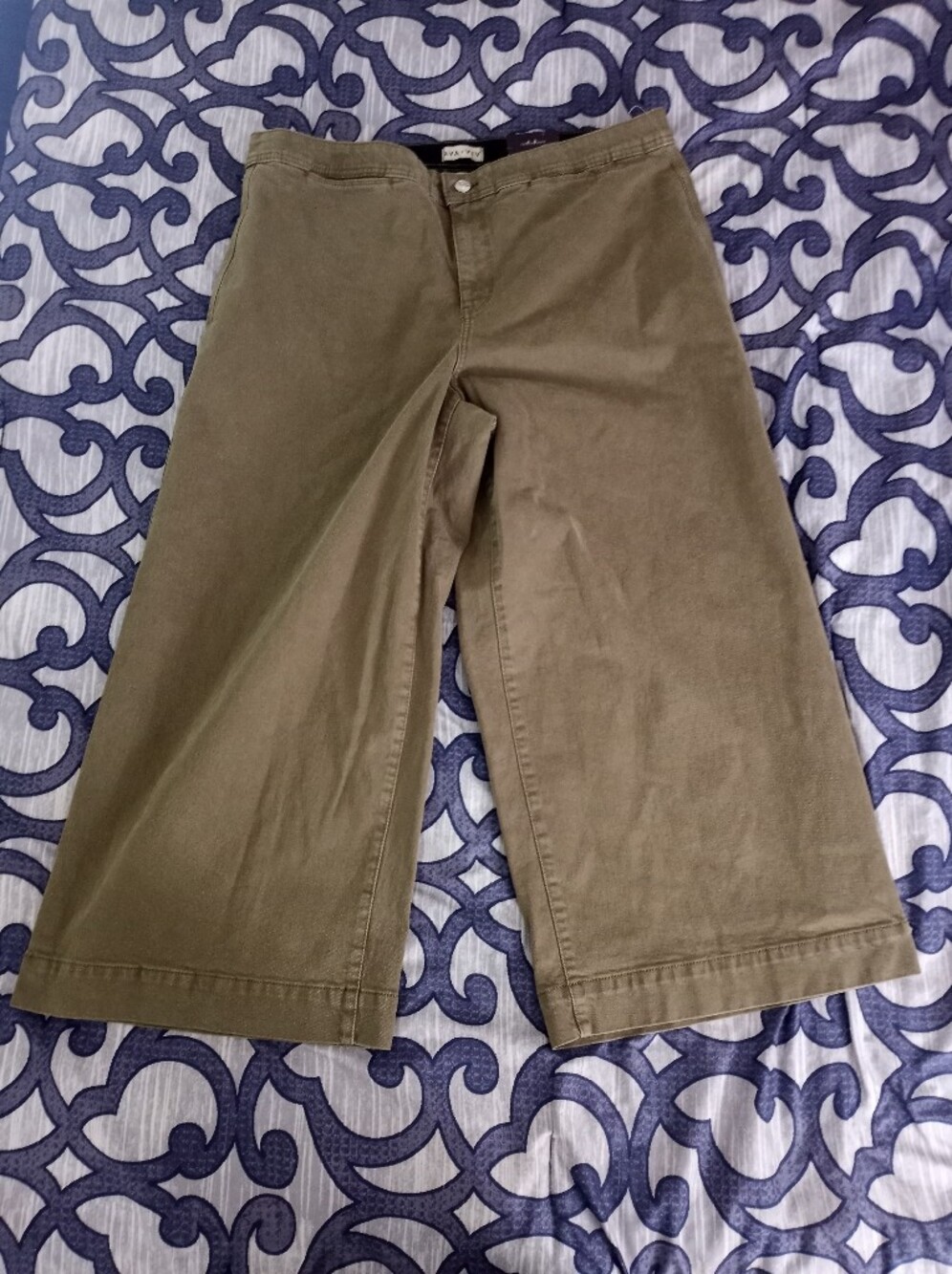 NWT AVA & VIV Plus Size Ultra Wide Leg Cropped Denim Jeans